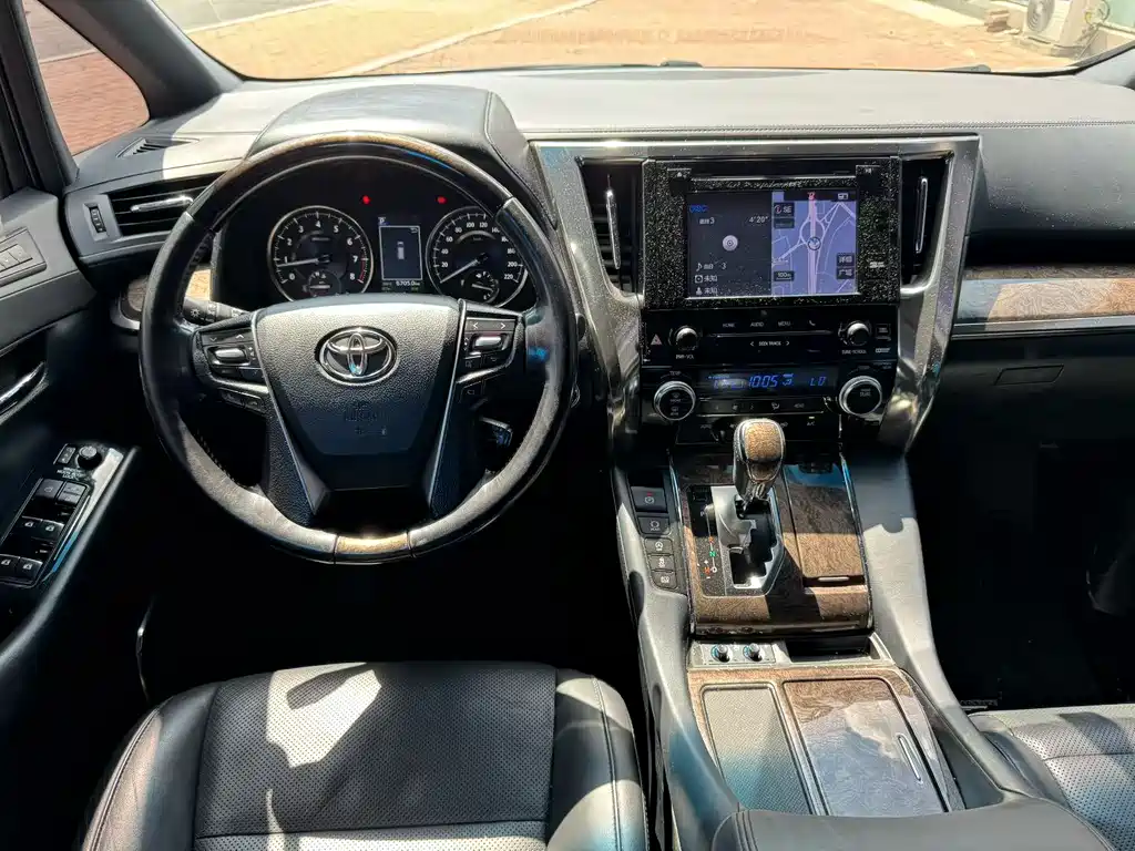 Alphard 3.5 L Distinguished