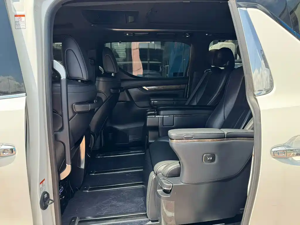 Alphard 3.5 L Distinguished