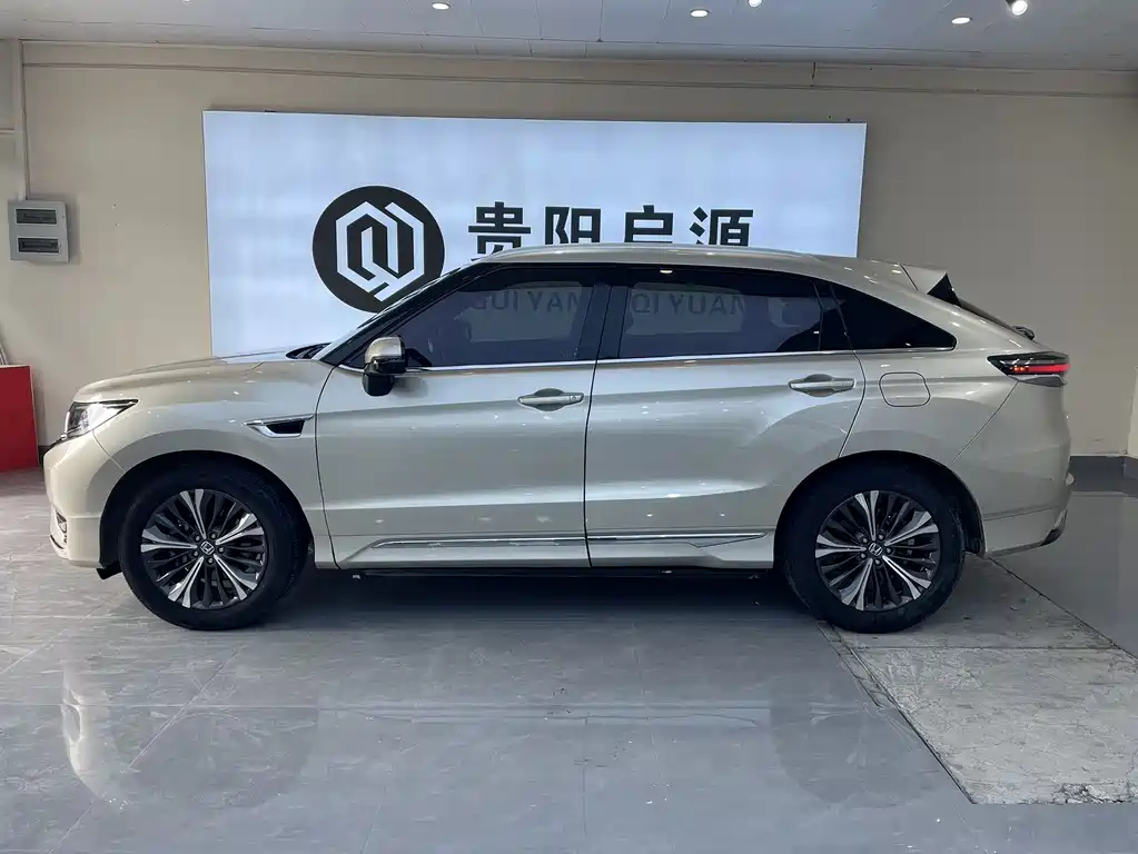 Honda UR-V 370 TURBO 2 WD Graceful