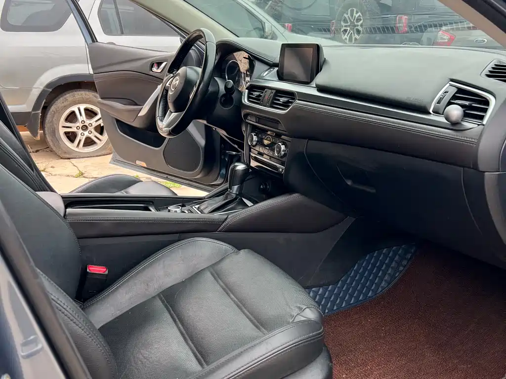 Atenza 2.0 L Blue Sky Luxury