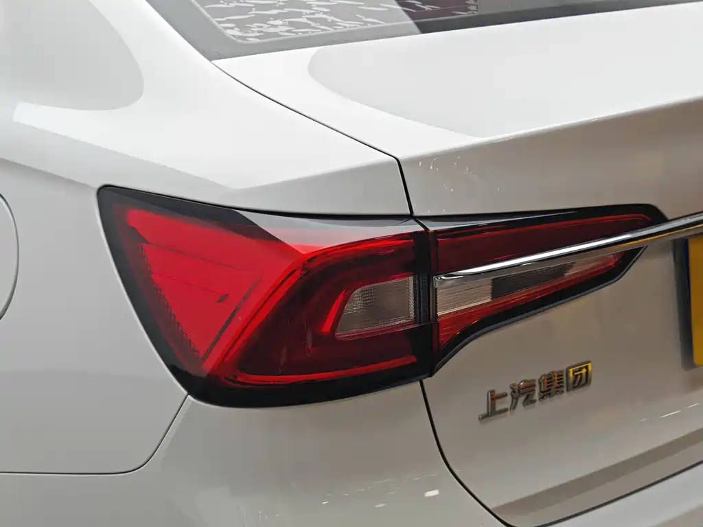 Roewe i5 1.5 L Auto 4 G Connected Leading Luxury
