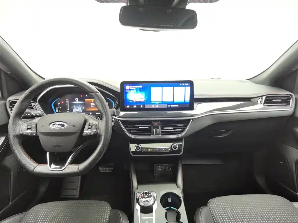 Focus Sedan EcoBoost 180 Auto ST Line
