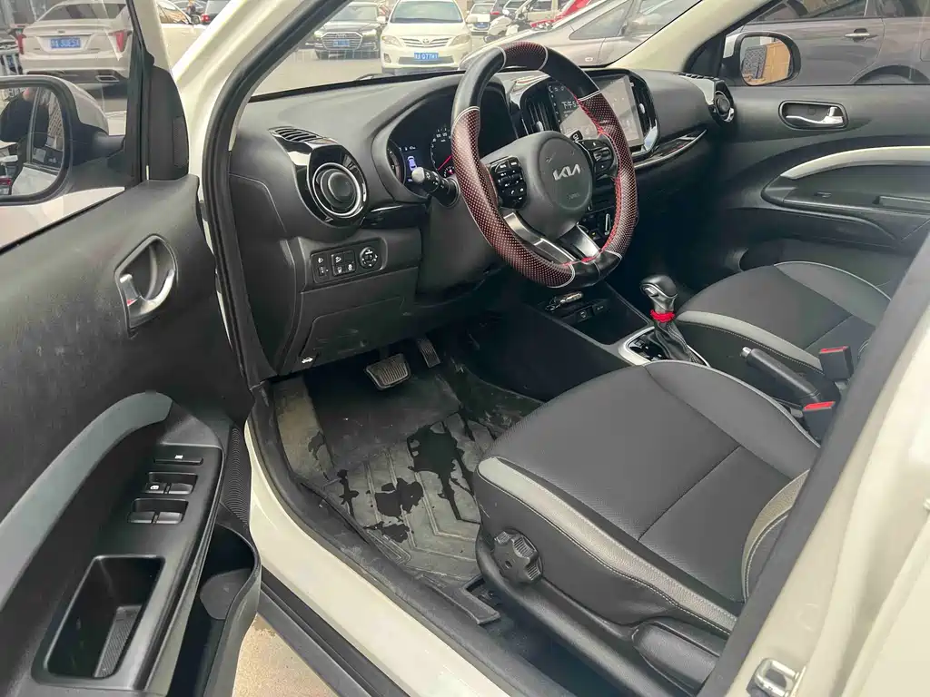 Stonic 1.4 L CVT Fun Enjoyment