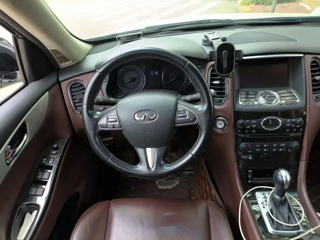 Infiniti QX50 2.5 L Joy