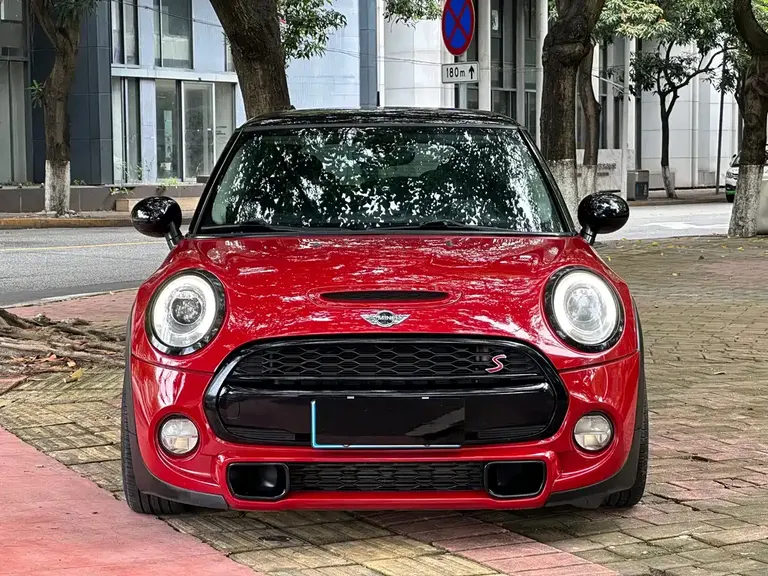 MINI 2.0 T COOPER S Pioneer
