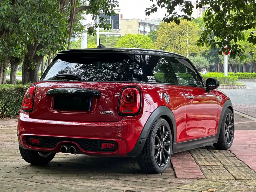 MINI 2.0 T COOPER S Pioneer
