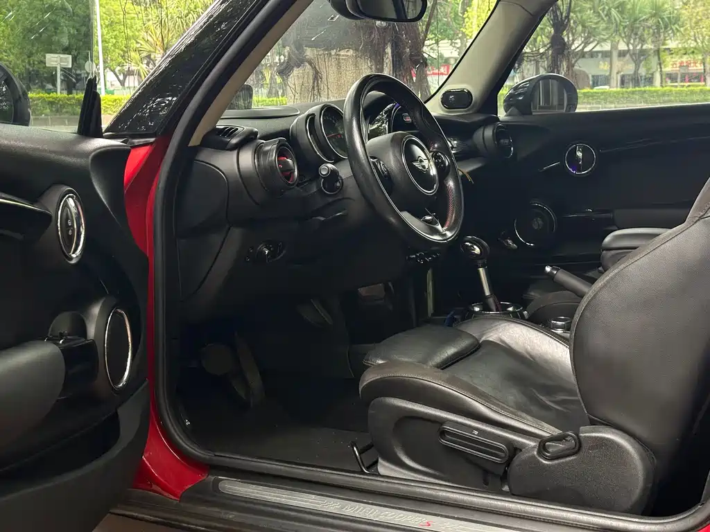 MINI 2.0 T COOPER S Pioneer