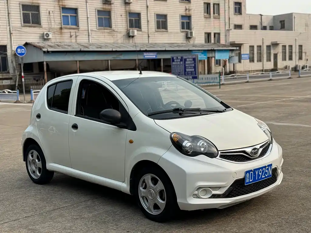 BYD F0 1.0 L AMT Joy Cool