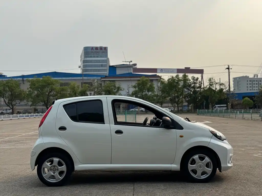 BYD F0 1.0 L AMT Joy Cool