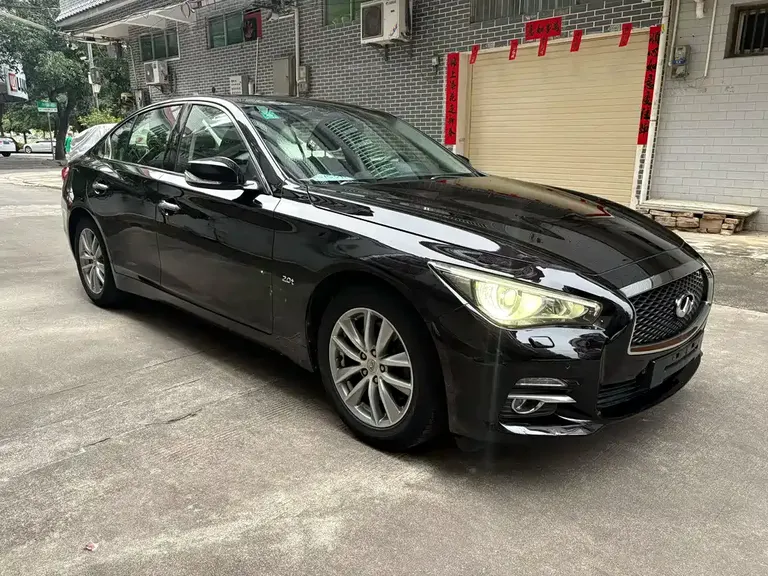 Infiniti Q50 2.0 T Luxury