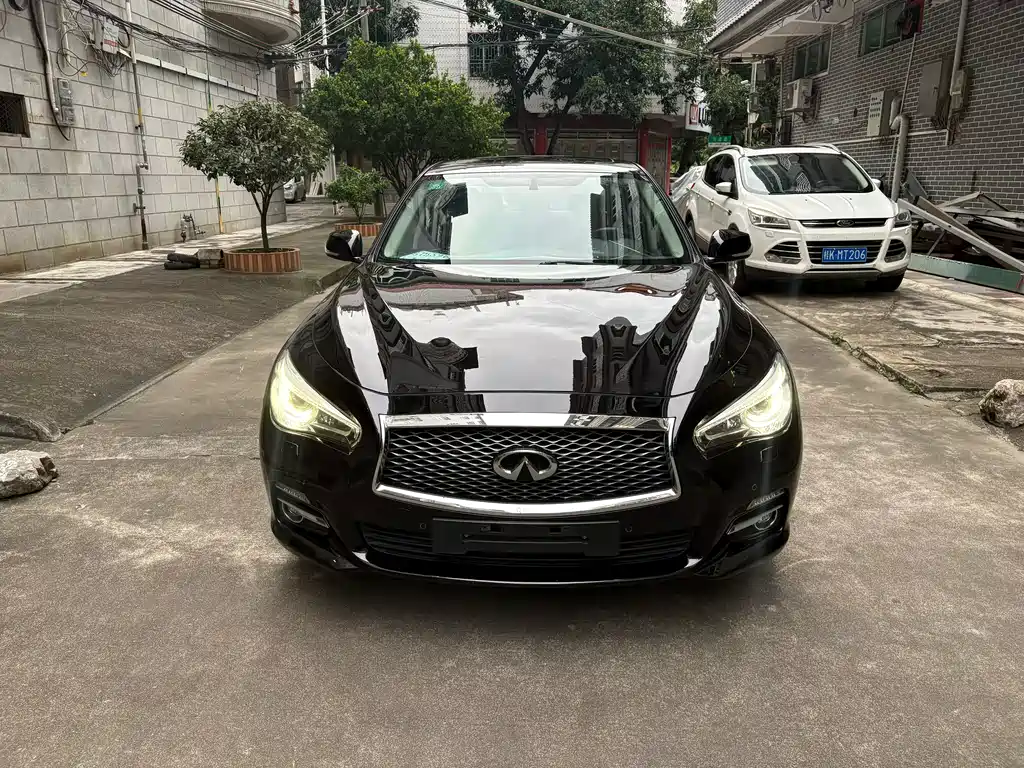 Infiniti Q50 2.0 T Luxury