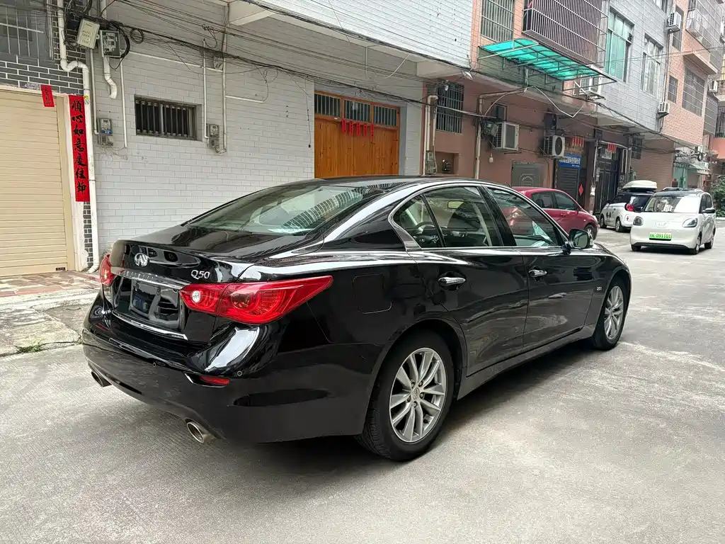 Infiniti Q50 2.0 T Luxury