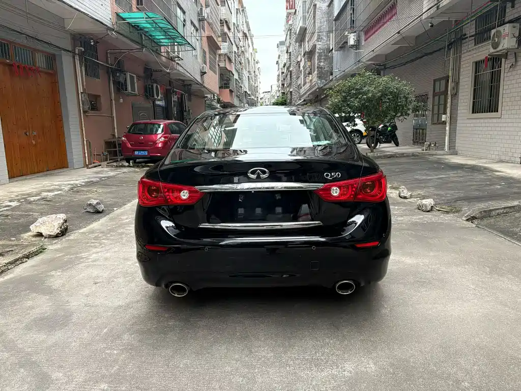 Infiniti Q50 2.0 T Luxury