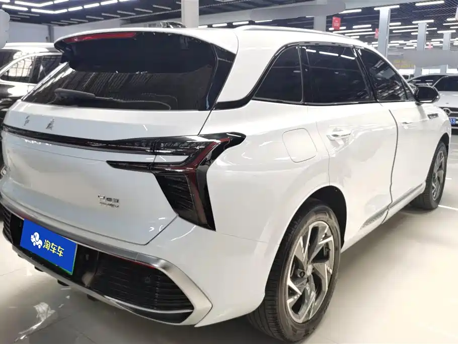 Hongqi HS3 PHEV 115 km Power Action