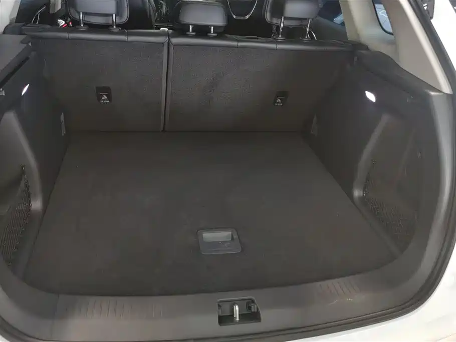Hongqi HS3 PHEV 115 km Power Action