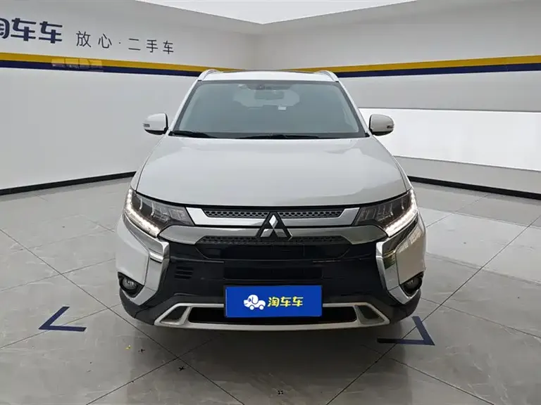 Mitsubishi Outlander 2.4 L 4 WD Enjoyment 5-seat