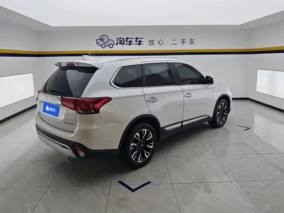 Outlander 2.4 L 4 WD Enjoyment 5-seat