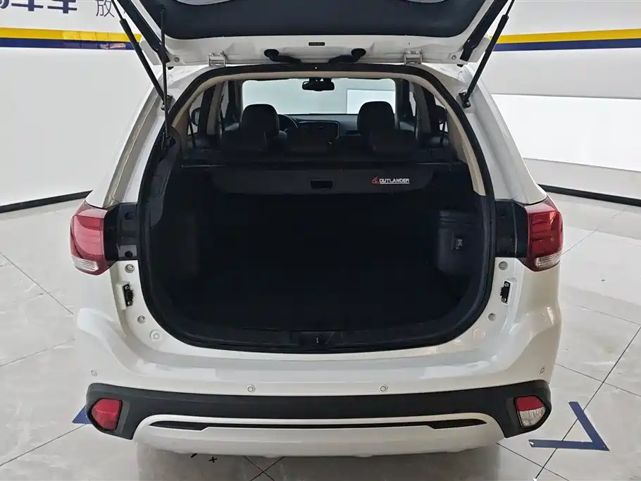 Outlander 2.4 L 4 WD Enjoyment 5-seat