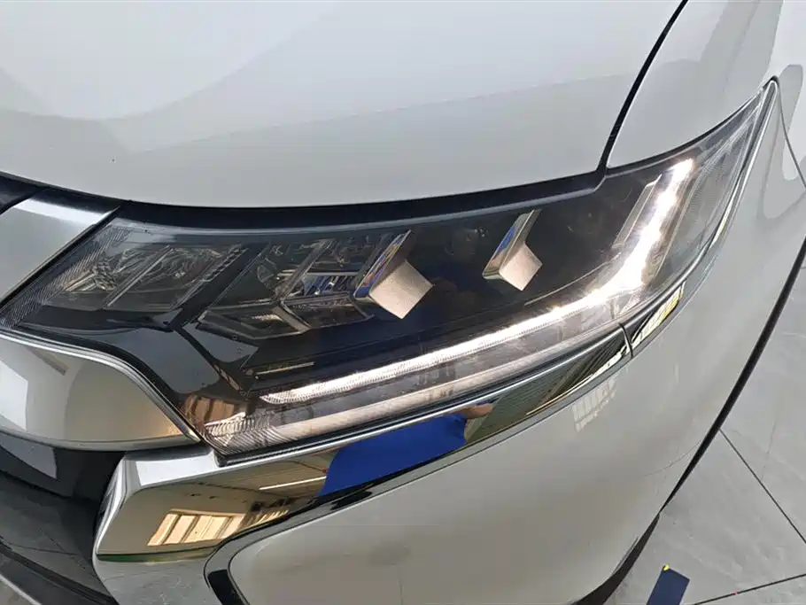 Outlander 2.4 L 4 WD Enjoyment 5-seat