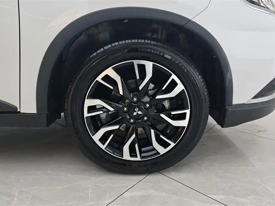 Outlander 2.4 L 4 WD Enjoyment 5-seat