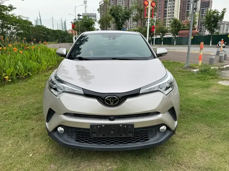 Toyota C-HR 2.0 L Leading Sunroof CN-V