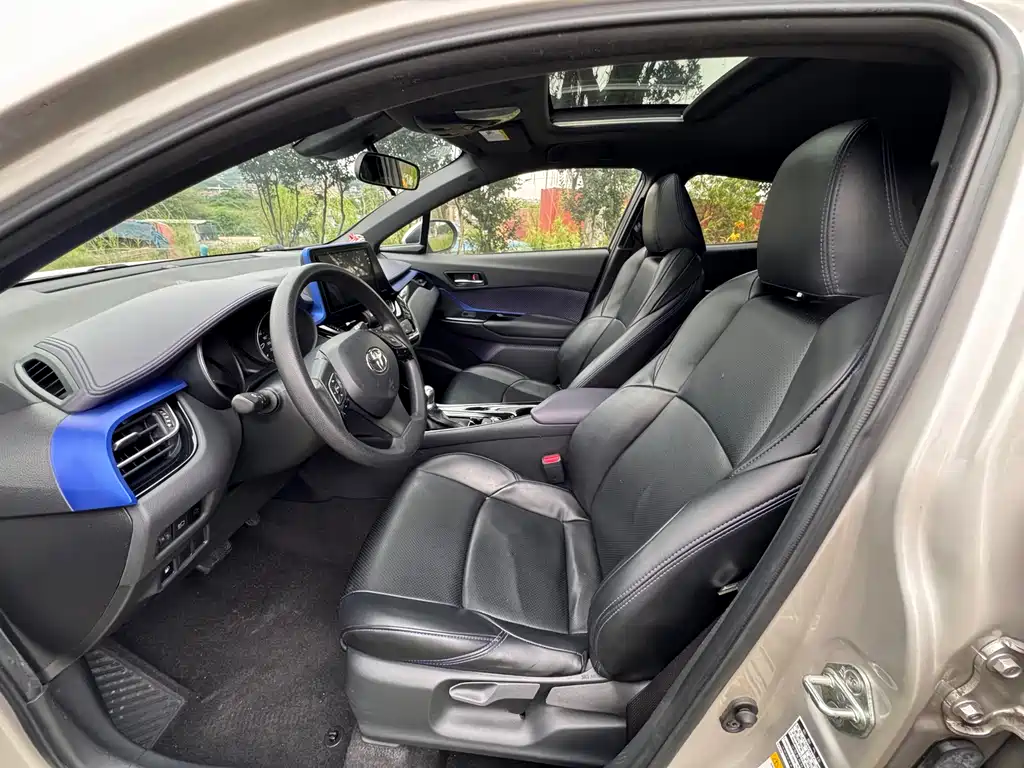 Toyota C-HR 2.0 L Leading Sunroof CN-V