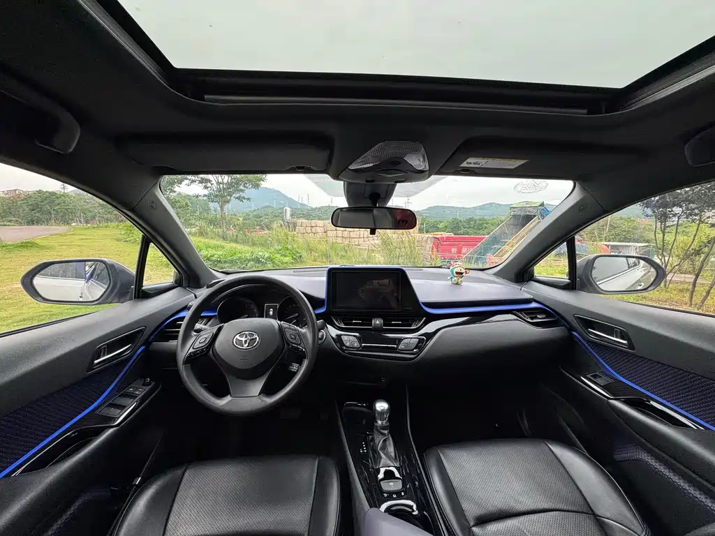 Toyota C-HR 2.0 L Leading Sunroof CN-V