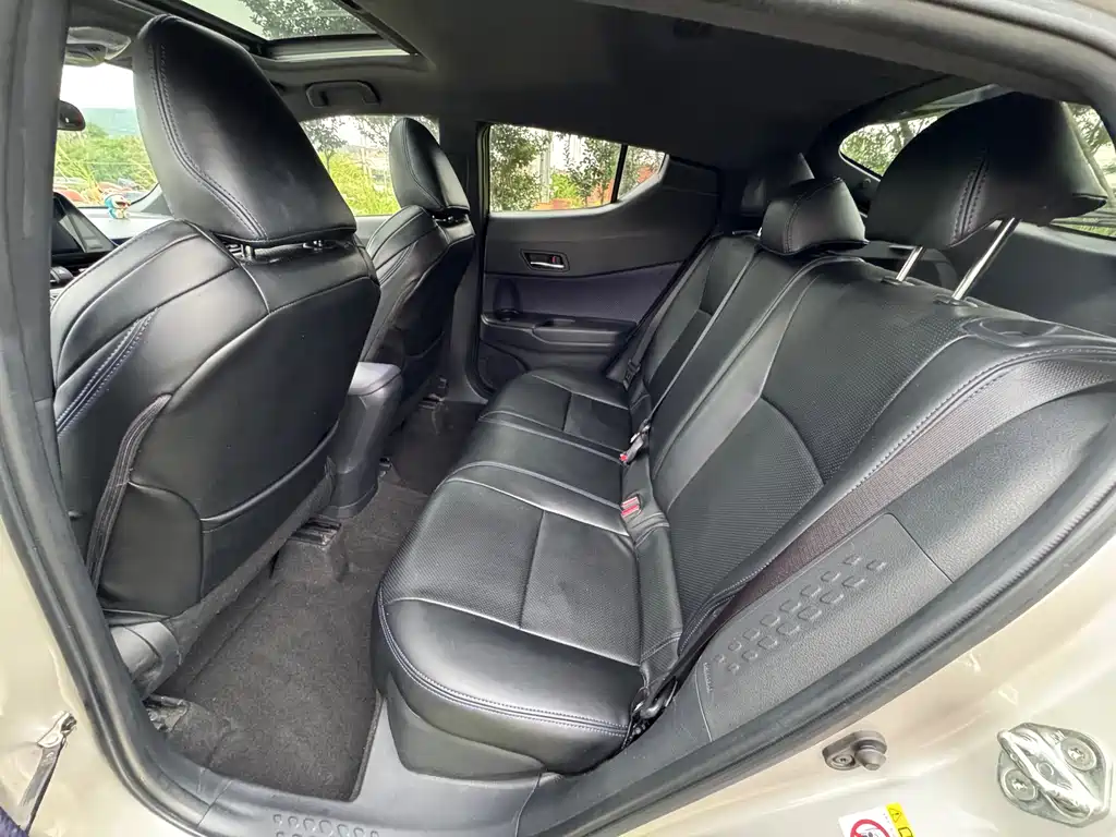 Toyota C-HR 2.0 L Leading Sunroof CN-V
