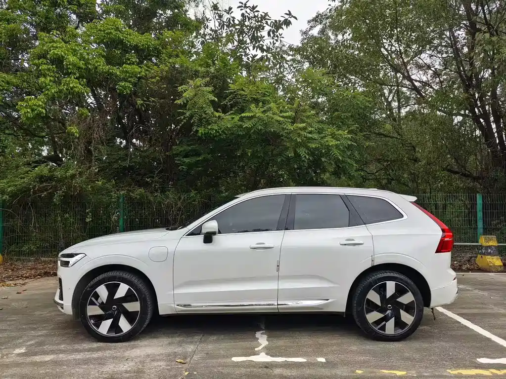 Volvo XC60 PHEV T8 PHEV Long Range 4 WD Smart Vision Luxury