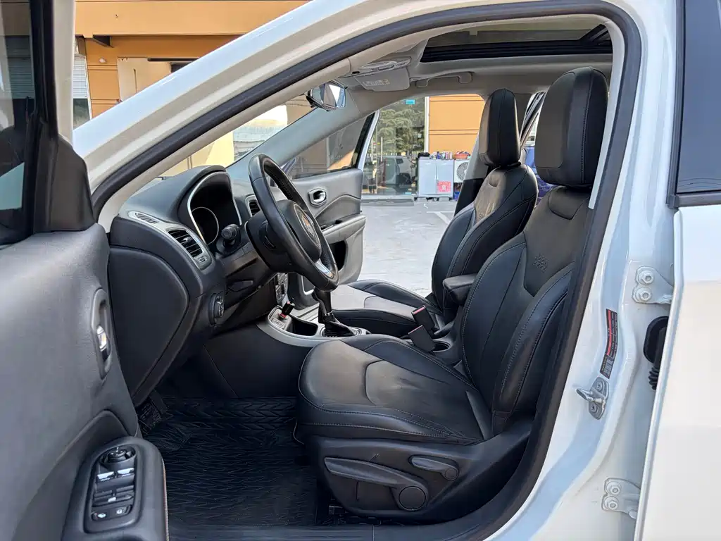 Compass 200 T Auto Home Enjoyment
