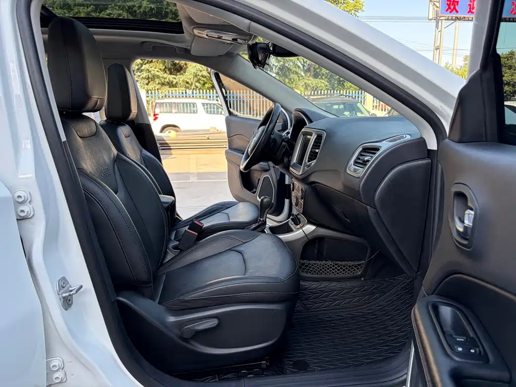 Compass 200 T Auto Home Enjoyment