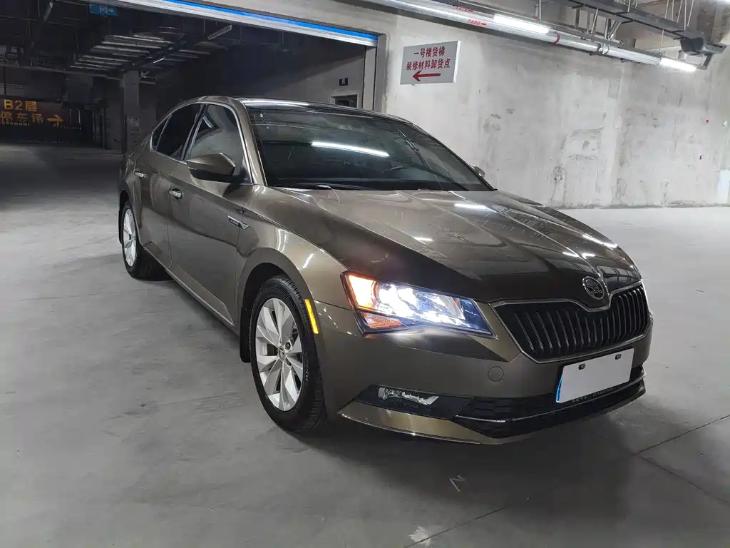 Superb TSI330 DSG Comfort CN-V