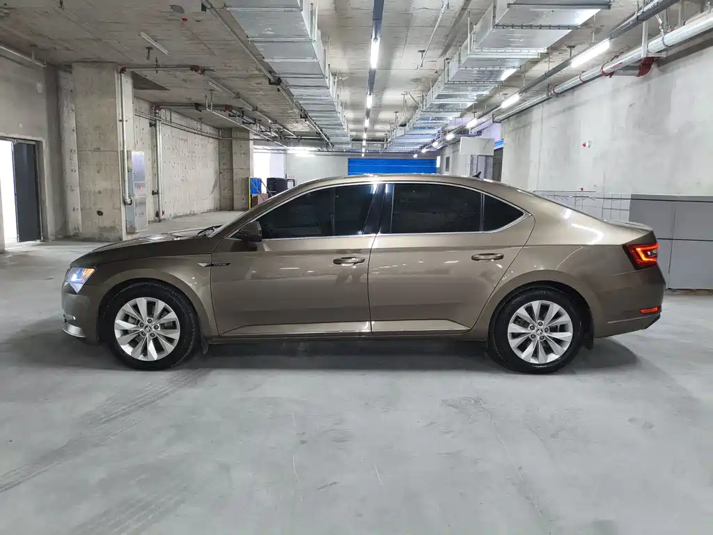 Superb TSI330 DSG Comfort CN-V