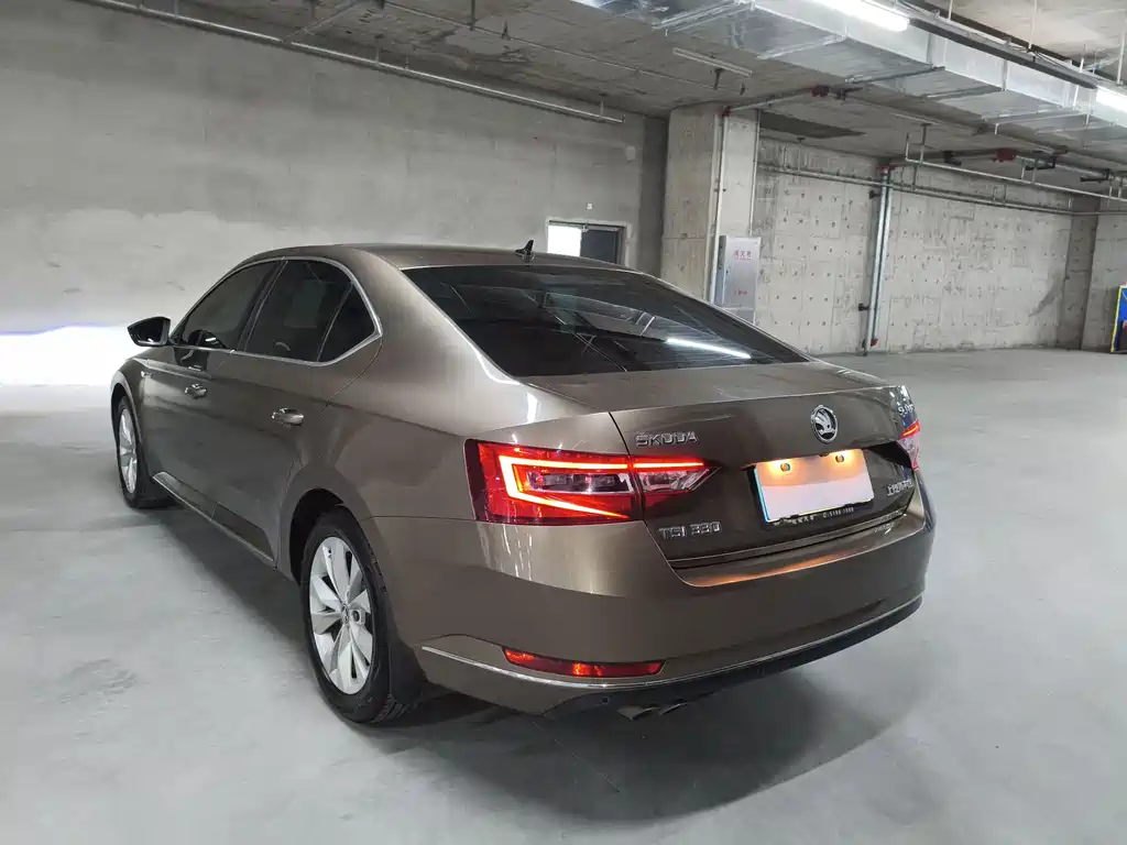 Superb TSI330 DSG Comfort CN-V