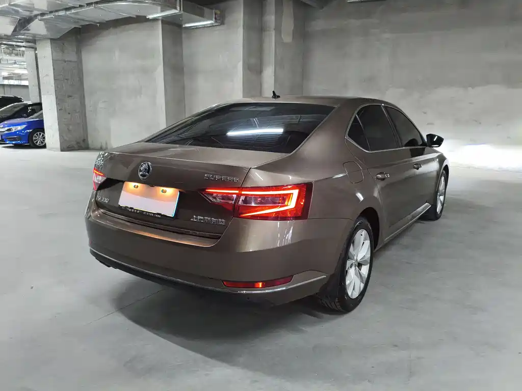 Superb TSI330 DSG Comfort CN-V