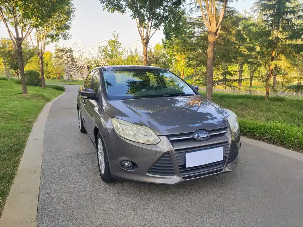 Focus Sedan 1.6 L Auto Comfort