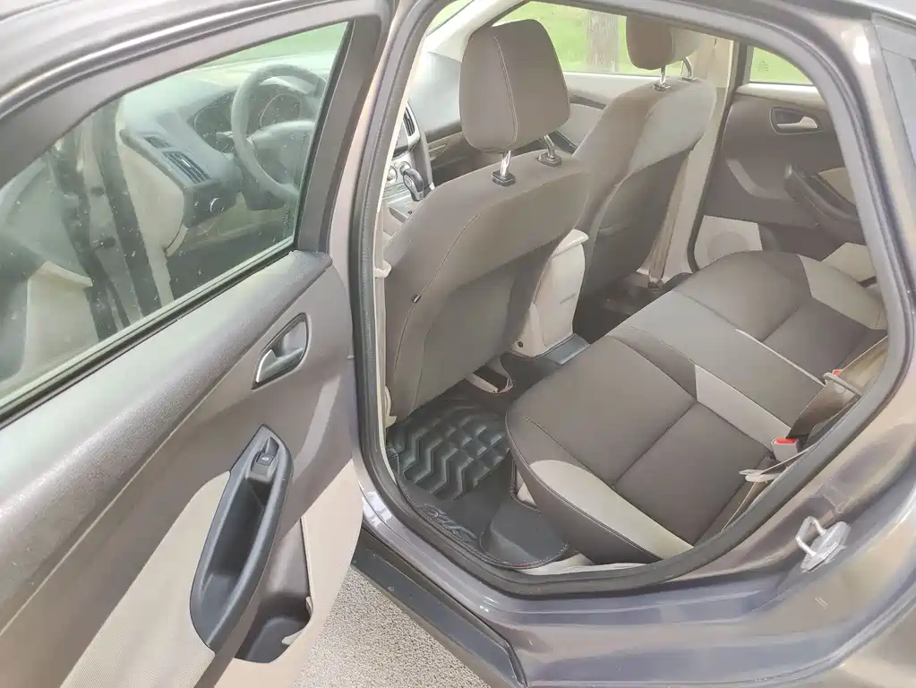 Focus Sedan 1.6 L Auto Comfort