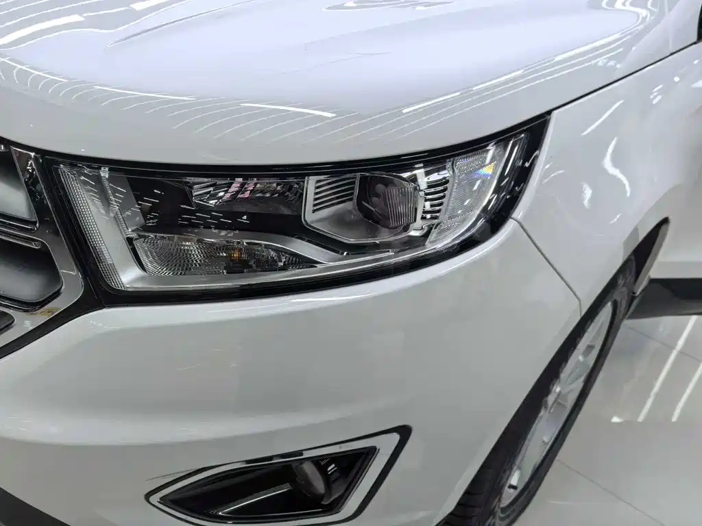 Edge EcoBoost 245 2 WD Elite Sharp 5-seat CN-V
