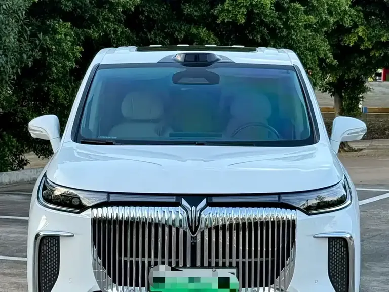 Voyah Dreamer PHEV 4 WD Distinguished Qiankun