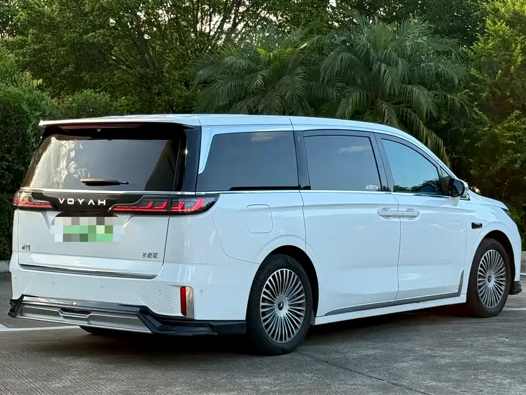 Voyah Dreamer PHEV 4 WD Distinguished Qiankun