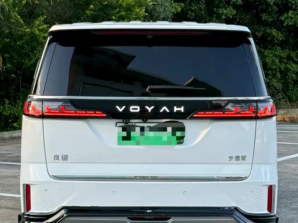 Voyah Dreamer PHEV 4 WD Distinguished Qiankun