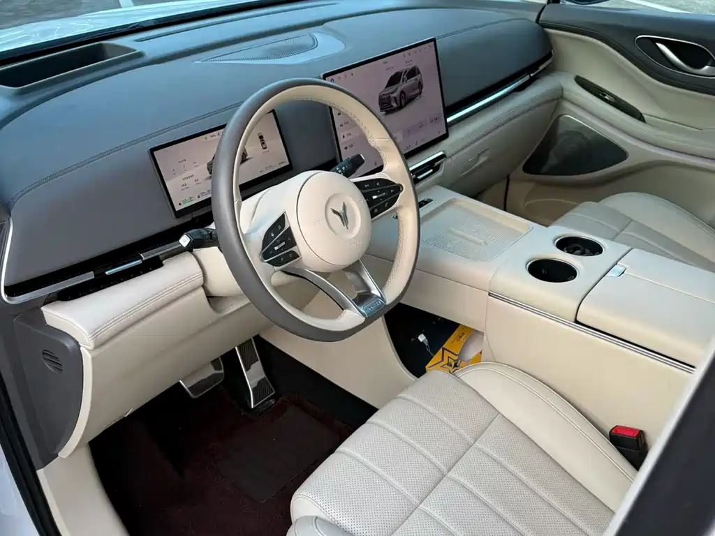 Voyah Dreamer PHEV 4 WD Distinguished Qiankun