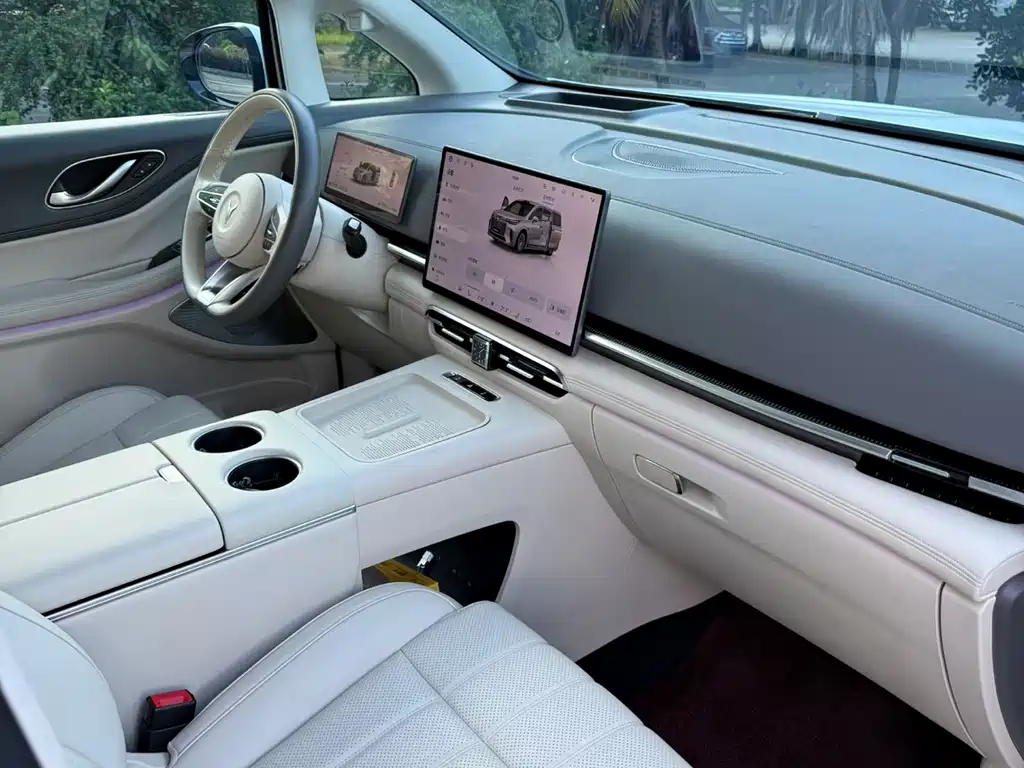 Voyah Dreamer PHEV 4 WD Distinguished Qiankun