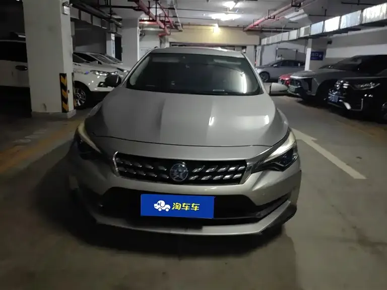 Venucia D60 1.6 L CVT Connected Elite