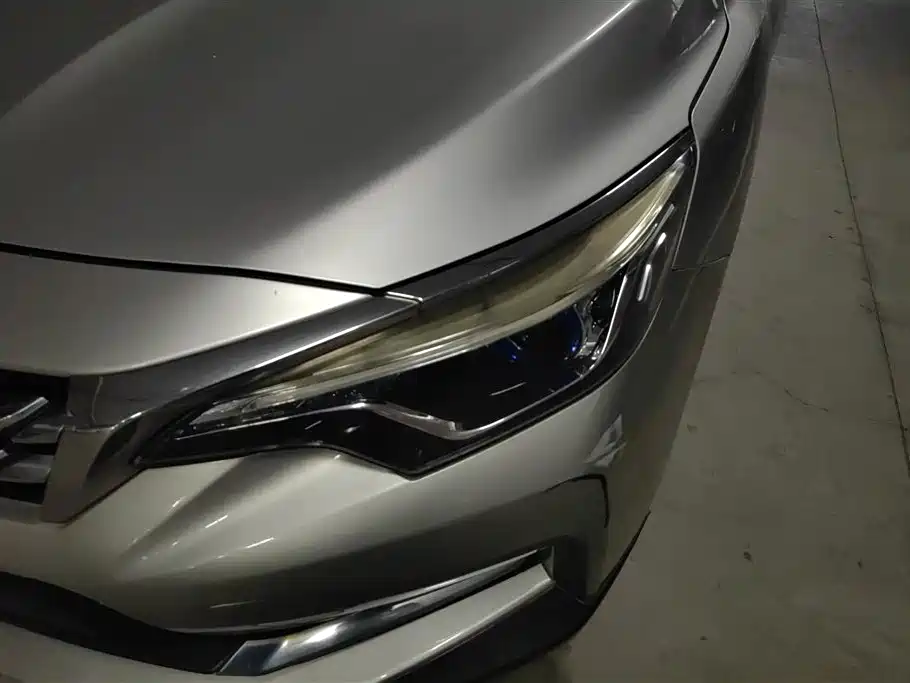 Venucia D60 1.6 L CVT Connected Elite