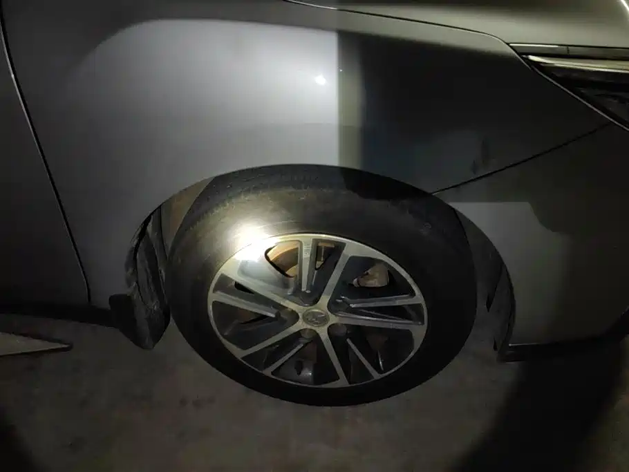 Venucia D60 1.6 L CVT Connected Elite
