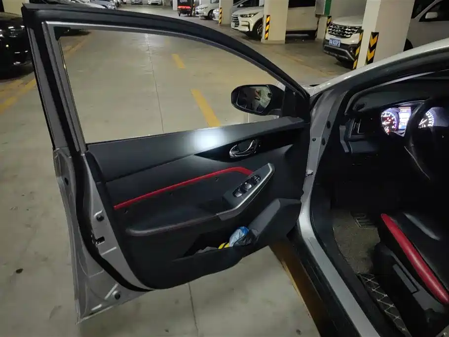 Venucia D60 1.6 L CVT Connected Elite