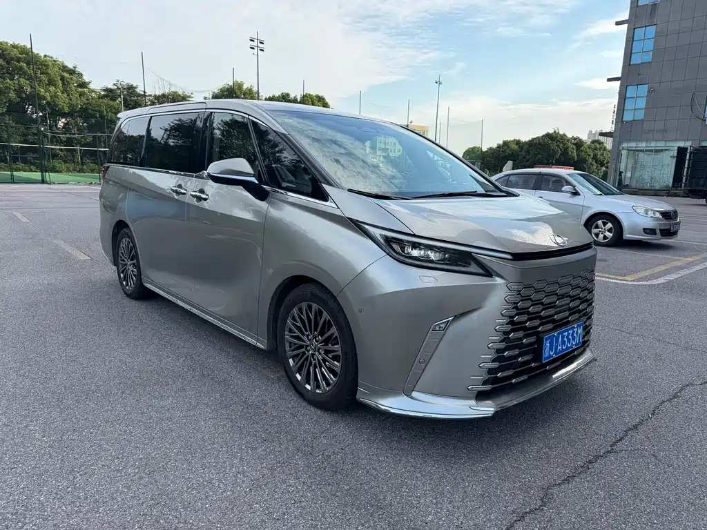 Lexus LM 500 h 6-seat Supreme