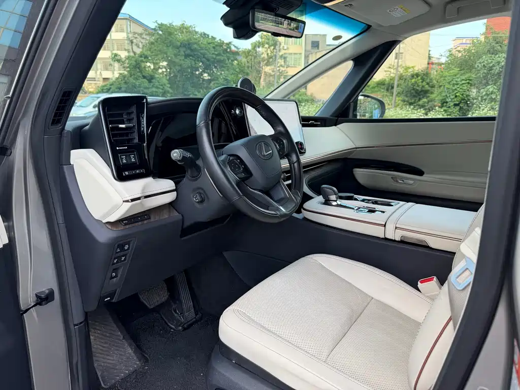 Lexus LM 500 h 6-seat Supreme