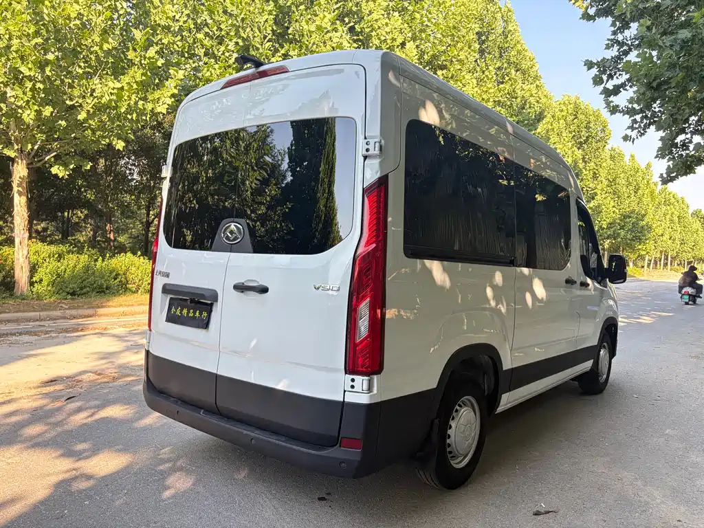 Xintu V90 新途V90 2022款 2.0 T手动运杰前驱长轴高顶后单胎7座